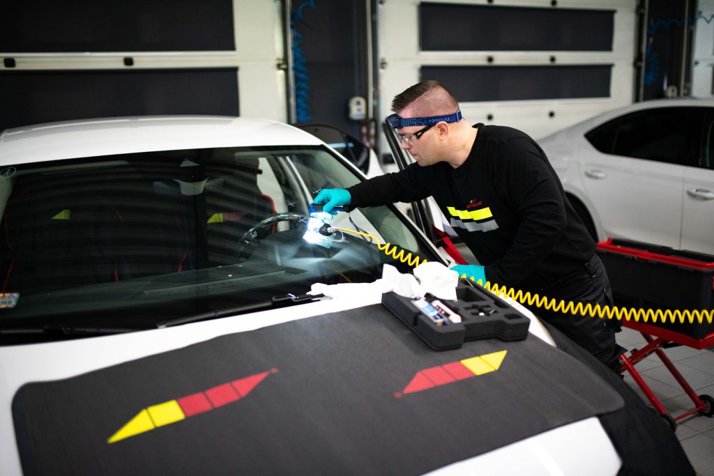 odpryskiem na szybie